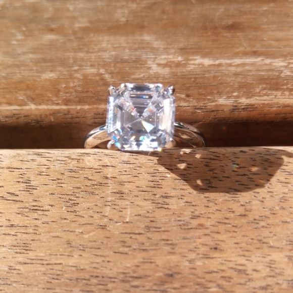 Asscher Cut Engagement Ring - Picture 3 of 8